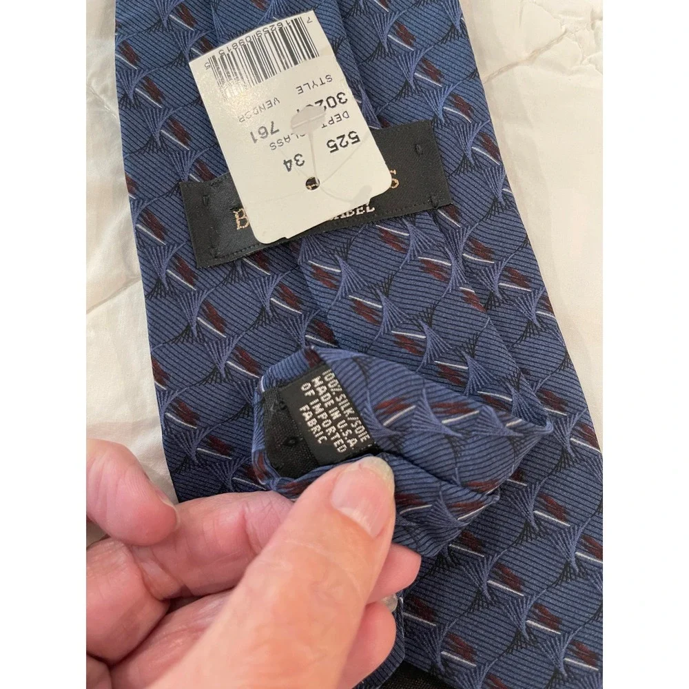 00241 -Bill Blass Geometric Mens Silk Necktie Blue Patterned Designer Formal NWT